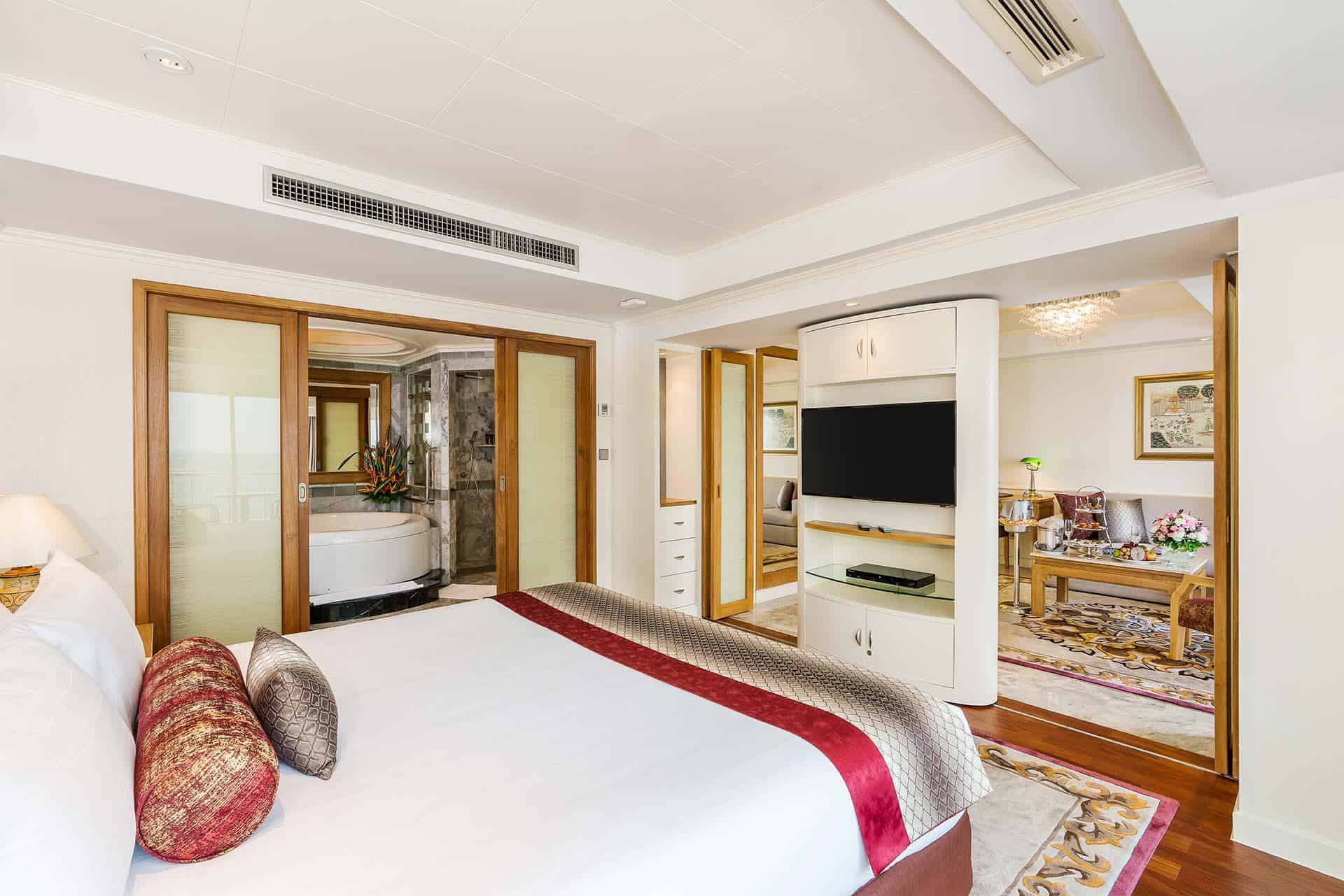 Royal-Wing-Suite-05