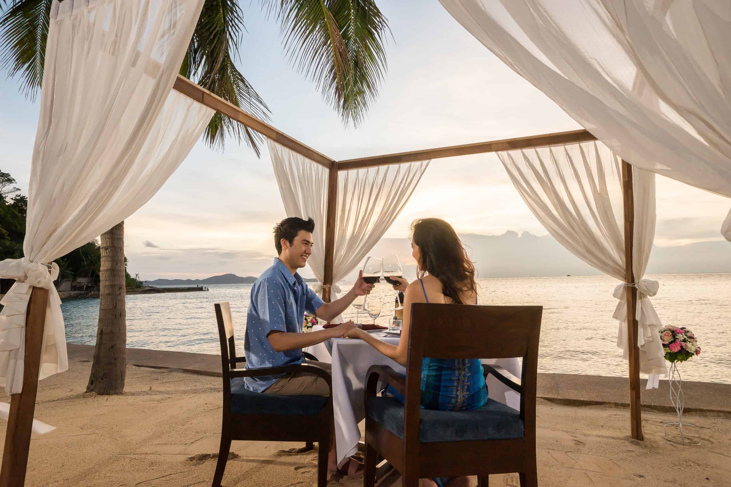 56_Dining-Dining by the sea