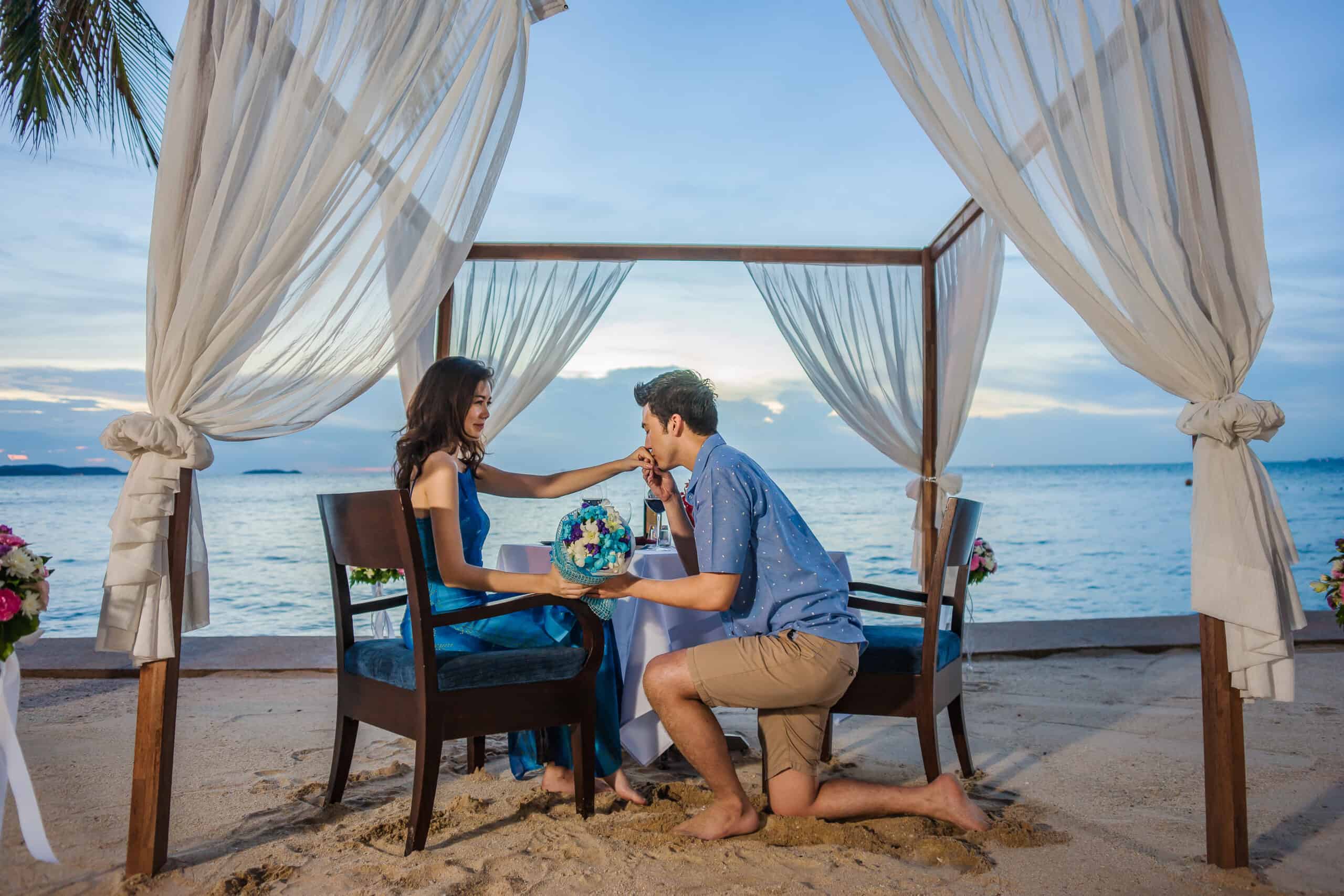 man proposing to woman for wedding in pattaya