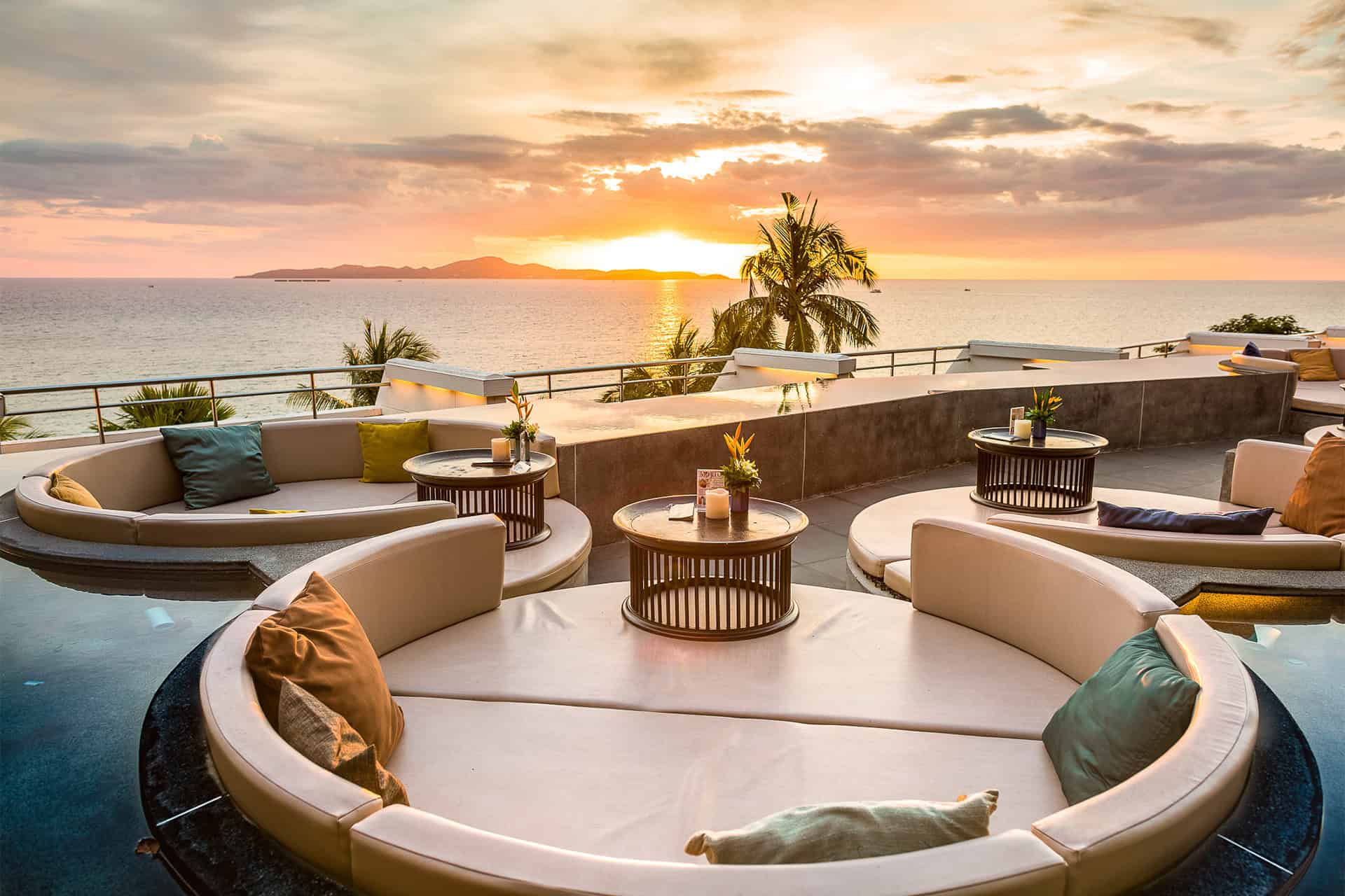 1920x1280-SunsetTerraceBar-01