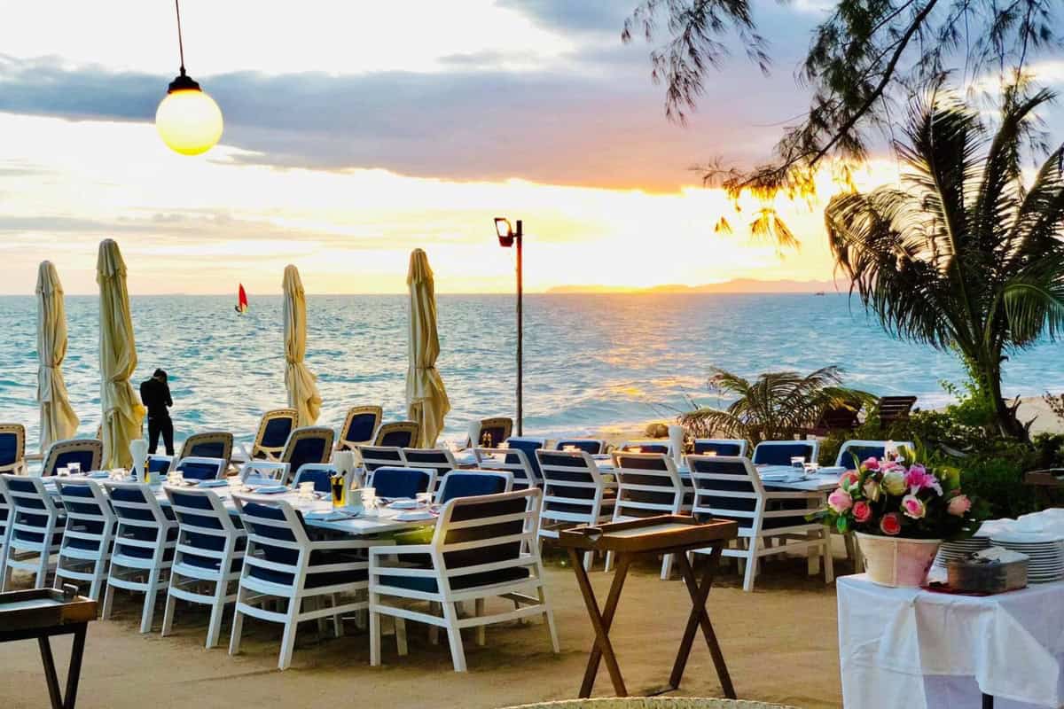 beachfront dining at bacco italian restaurant