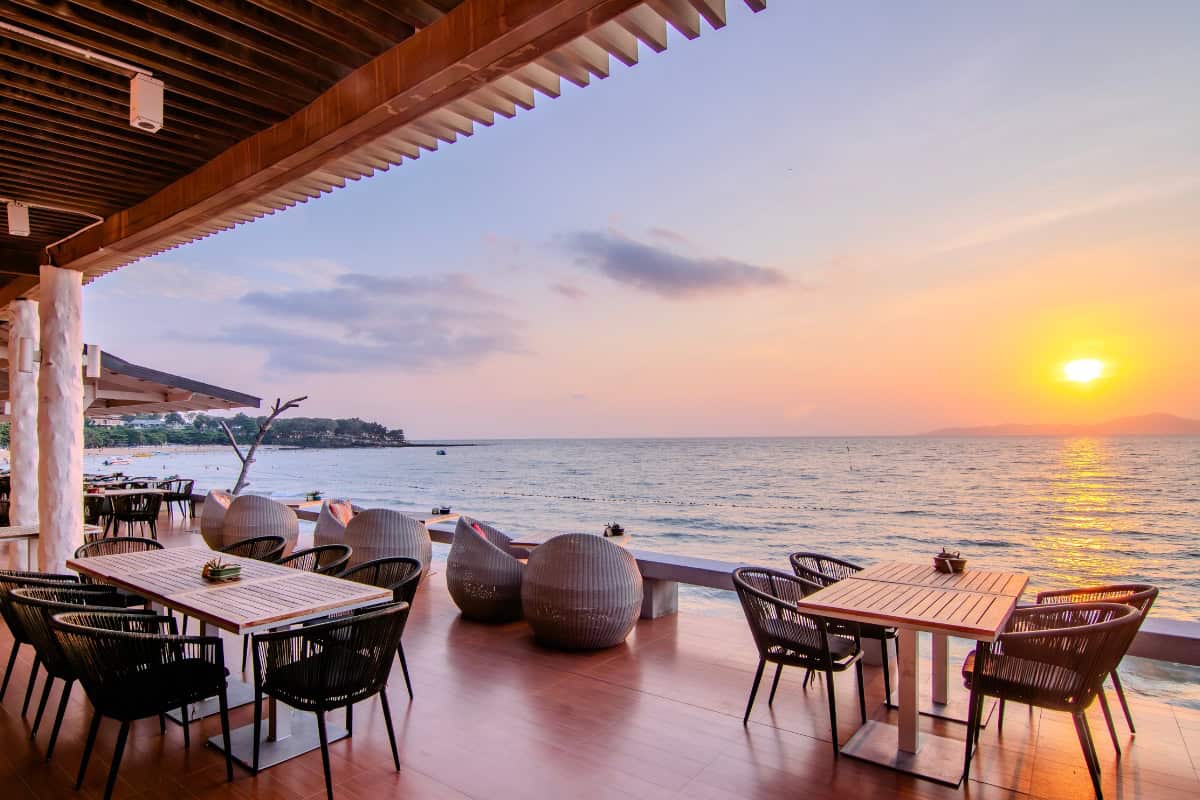 premium seaside restaurant in pattaya at royal cliff beach hotel