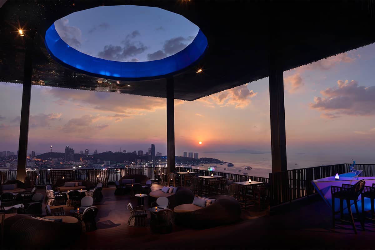 gorgeous rooftop seating at horizon hilton
