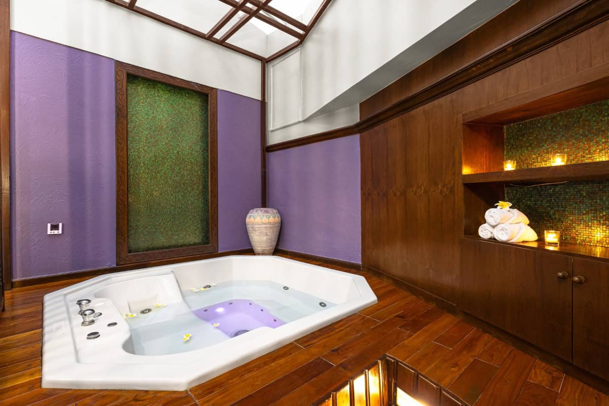 jacuzzi at cliff spa