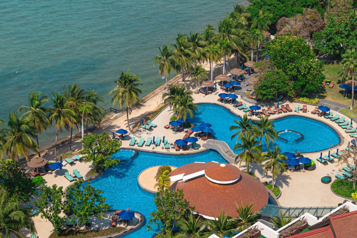 free-form hotel swimming pool at our 5-star pattaya hotel near beach
