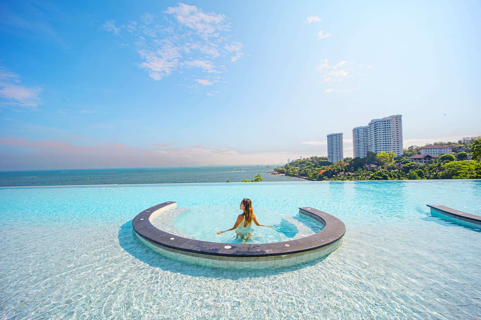 Royal Cliff Pool 137-min